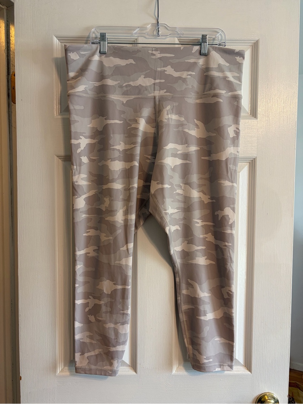 Athleta Elation Camo 7/8 Tight Leggings Size 2X Taupe Camouflage High Rise